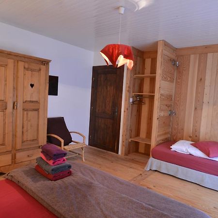 Bed and Breakfast Le Chalet De Valentine Вантрон Экстерьер фото