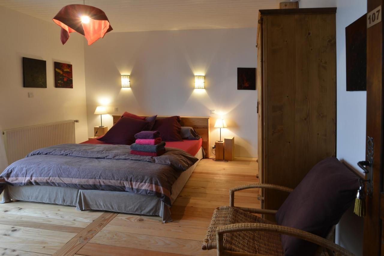 Bed and Breakfast Le Chalet De Valentine Вантрон Экстерьер фото